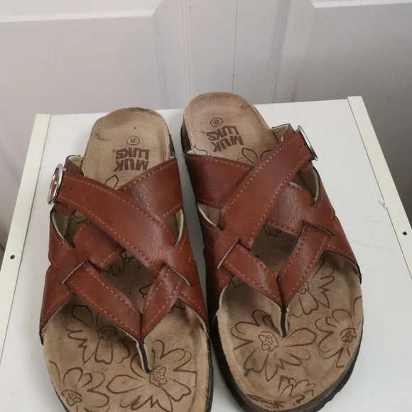 Muk Luks Women's Tan Cross-Strap Sandals - Picture 8 of 8